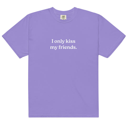 I Only Kiss My Friends - Unisex garment-dyed heavyweight t-shirt